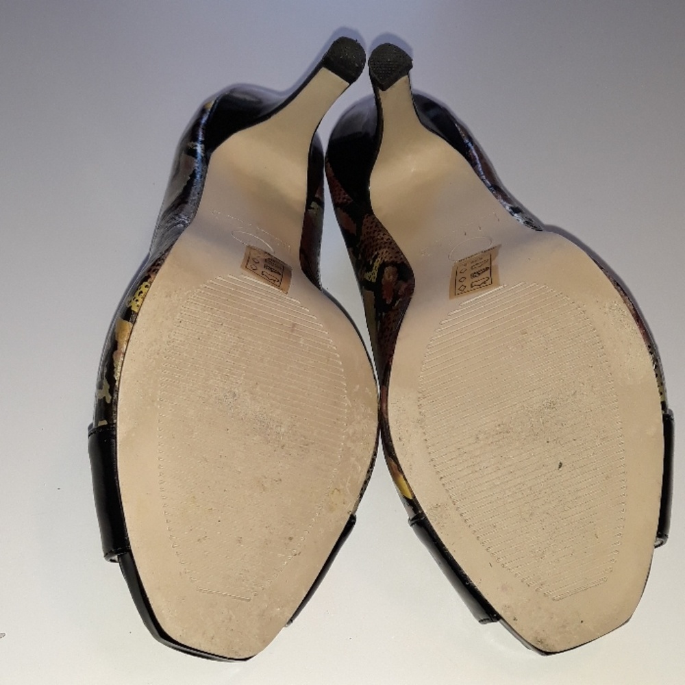 Heels - Picture 4 of 4